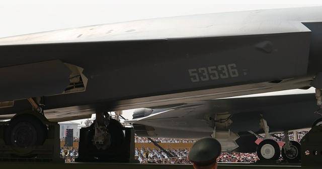 皇冠皇冠足球平台_一个座舱的差距:中国无人机已可独立空战皇冠皇冠足球平台,美国把无人机改战斗机