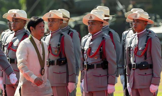 拉脱维亚vs塞尔维亚_24艘中国舰船列阵仁爱礁拉脱维亚vs塞尔维亚，菲方断粮112天后，成功完成补给！