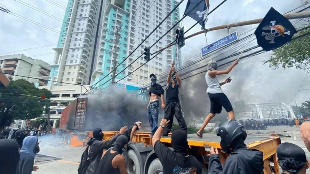 皇冠信用网开户_顾不上脸面了皇冠信用网开户，马科斯紧握中方大使的手，托大使给北京带句话