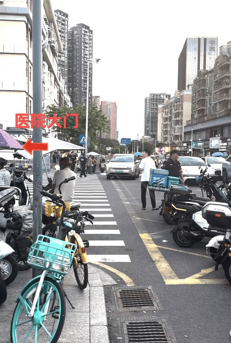 皇冠信用网押金多少_深圳一医院门口被指“举步维艰”皇冠信用网押金多少！整治后记者实探:仍很堵