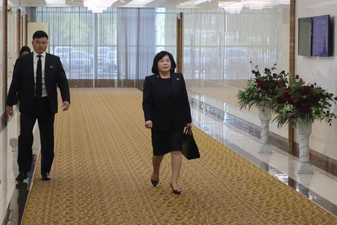 皇冠足球平台代理_“首次单独访华”皇冠足球平台代理，崔善姬抵京