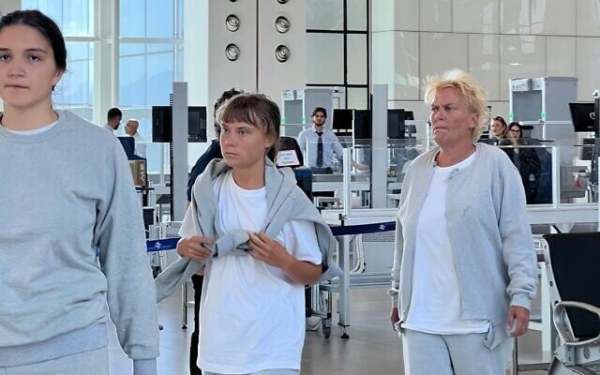 皇冠信用網申请_以色列外交部:“环保少女”通贝里和其皇冠信用網申请他170名活动人士已被驱逐出境