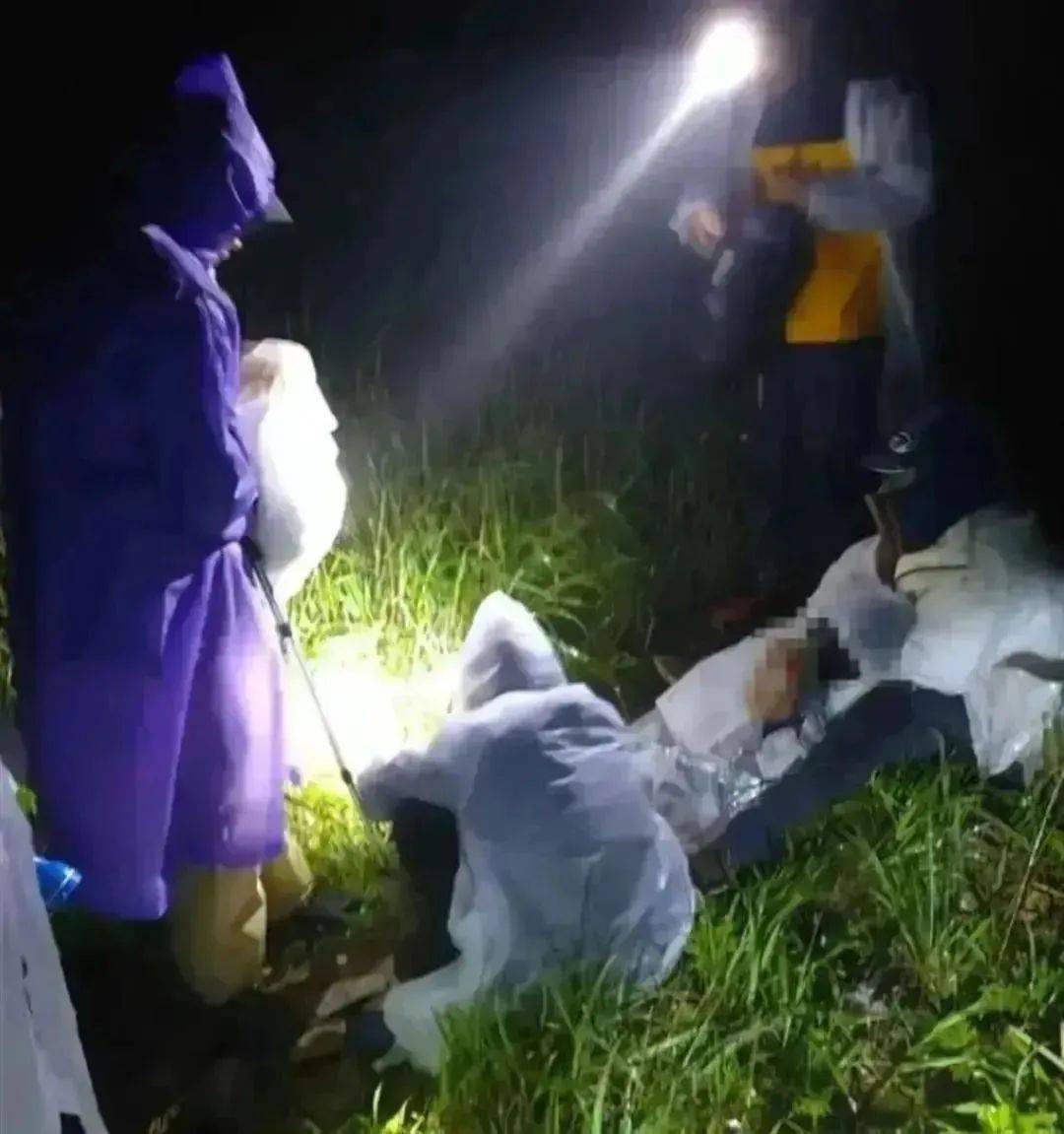 皇冠信用網代理出租
_93岁老人进山失联皇冠信用網代理出租
，两天后发现他倒挂在树杈上苦撑……