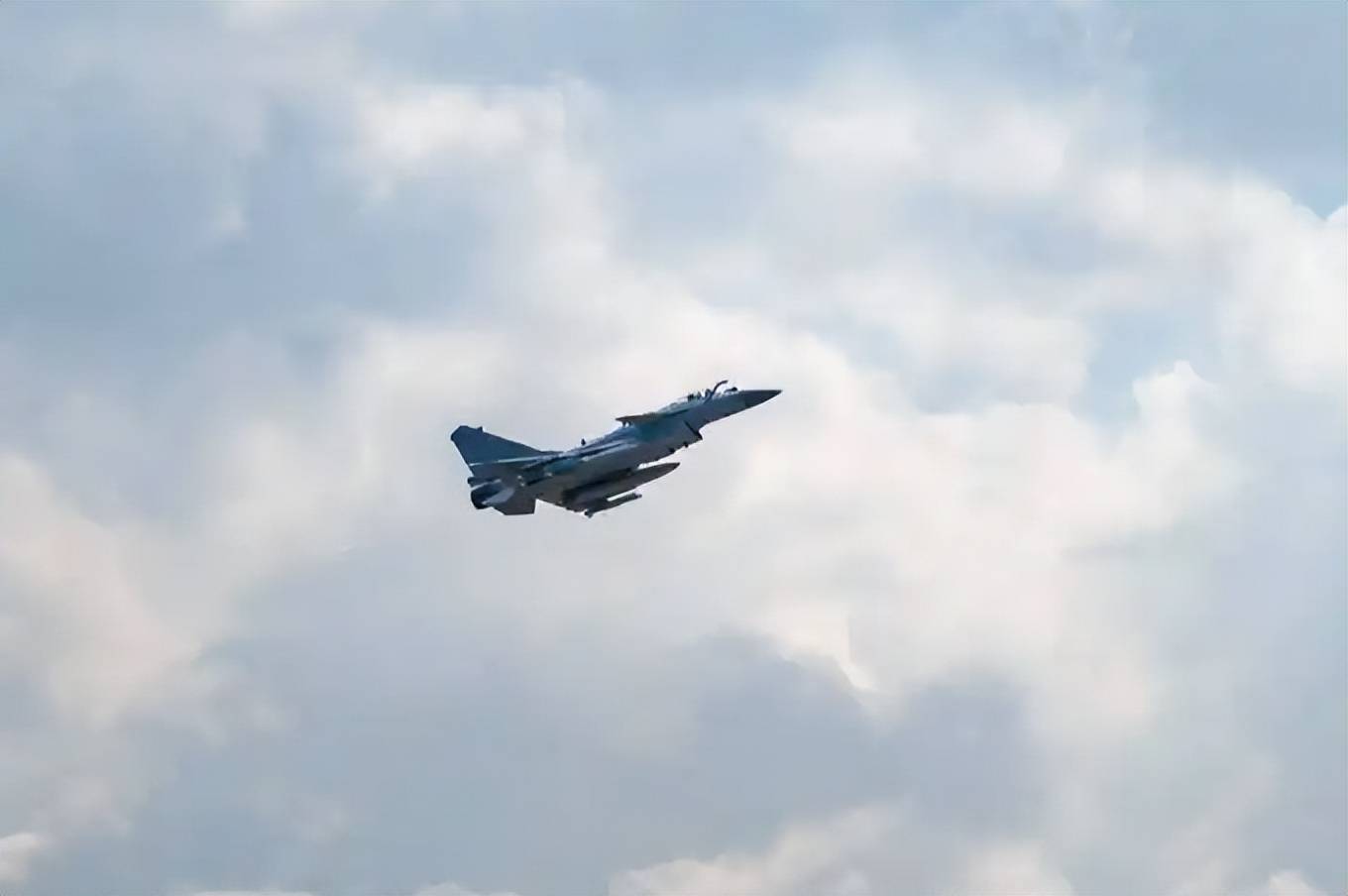 如何申请到皇冠信用網
_中国歼-10C机群飞越红海如何申请到皇冠信用網
，西方雷达竟毫无反应！印尼马上宣布采购42架