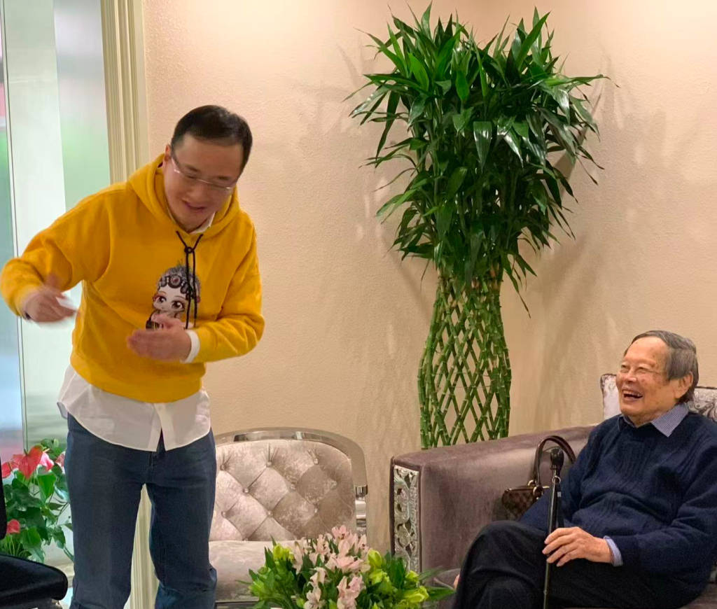 信用网皇冠申请注册
_独家｜友人追忆杨振宁：信用网皇冠申请注册
他没能二度获诺奖是一个遗憾