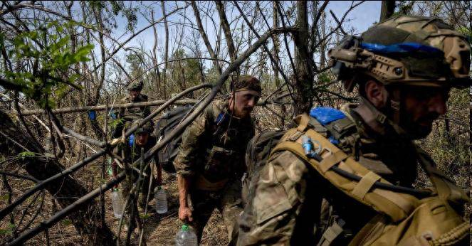 皇冠信用网在线开户
_红军城大势已去皇冠信用网在线开户
，乌军士兵倒戈投俄后，公开宣布泽连斯基才是乌克兰的敌人