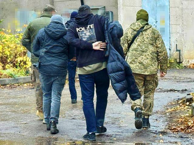 如何申请皇冠信用网
_英国记者：在乌克兰采访时如何申请皇冠信用网
，同事被带走“强制”入伍