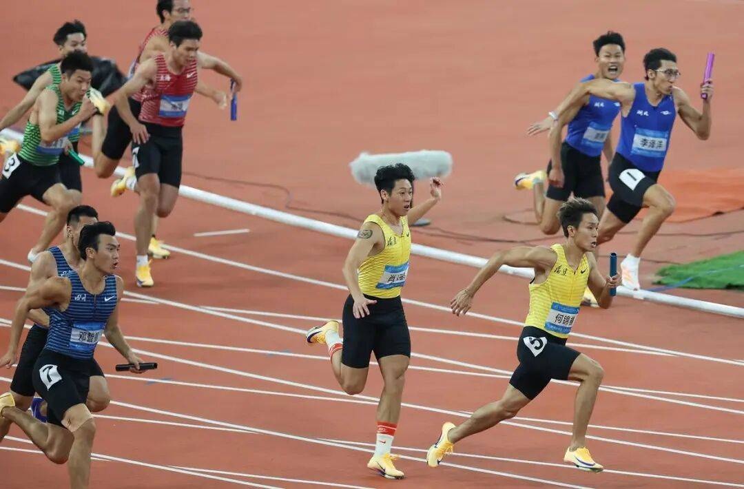 如何申请皇冠信用網会员
_“夺冠能偷偷亲你一下不?”十五运会上如何申请皇冠信用網会员
,这对田径CP的赛场之吻甜上热搜!