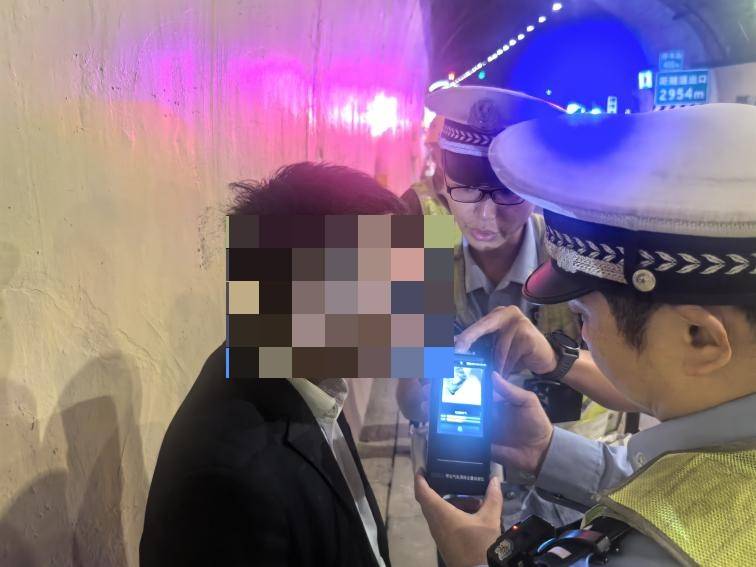 皇冠信用網代理登3
_连续两晚皇冠信用網代理登3
，重庆同一隧道！这两人的“神操作”看呆交警