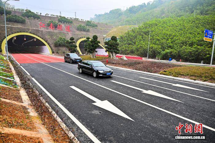 阿森纳足球
_重庆又一隧道主线通车 助力“隧道之城”建设