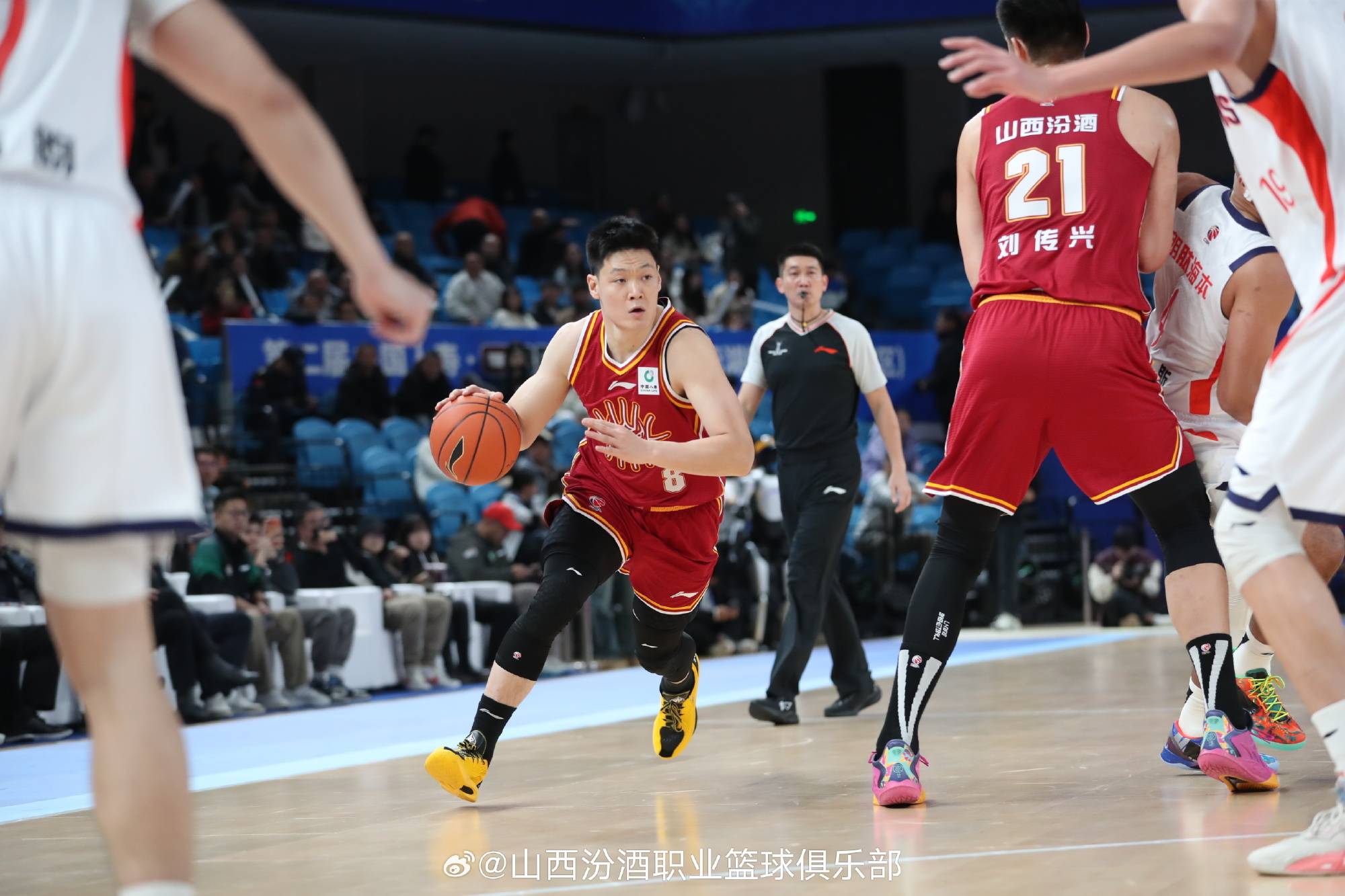 马赛足球_CBA俱乐部杯-上海首战39分大胜四川 山西山东开门红