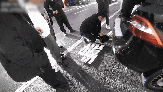 皇冠信用網出租代理_上门取走19万元皇冠信用網出租代理，杭州一西装革履“金融专员”被抓！在高速服务区被抓，车上塞满现金