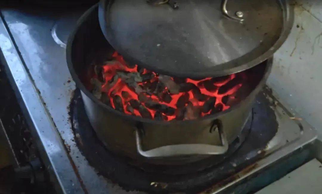 皇冠信用網代理申条件
_女子炖肉时出门领免费鸡蛋皇冠信用網代理申条件
,回家时傻眼:煤气灶、油烟机全被烧毁,损失超8000元