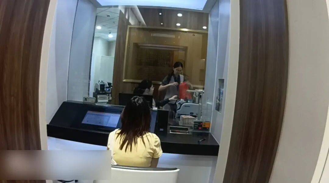 怎么开皇冠信用网_厦门一女员工不去上班怎么开皇冠信用网,每天定时向“警官”报告行踪,还从银行贷款了10万元;公司负责人联系不上她紧急报警,警察及时上门揭开真相
